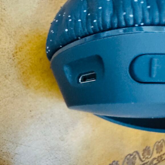 Skullcandy Riff Wired Blue Over-Ear Headphones - Picture 5 of 7